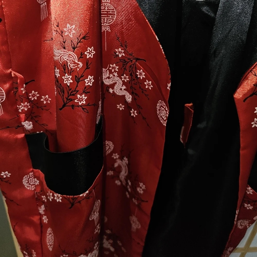 Silky satin dragon Reversible Kimono - Picture 7 of 13